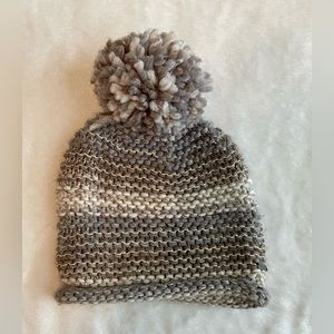 Steve Madden pom pom beanie